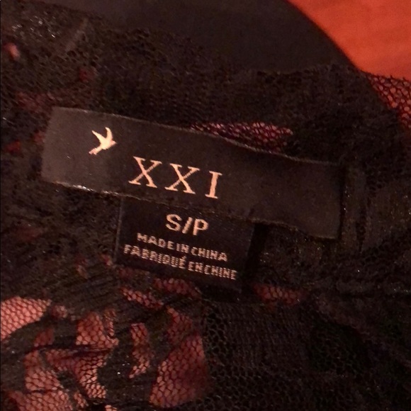 SOLD    Elegant LACE forever 21 Small blouse 💋 - Picture 5 of 6